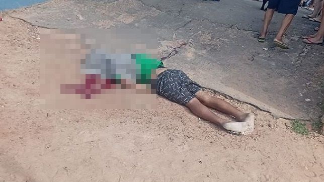 IMAGENS FORTES! HOMEM MARCADO PARA MORRER É EXECUTADO A TIROS NO CAMPO DO ESTRELA, BAIRRO DA COMPENSA, ZONA OESTE DE MANAUS. VEJA VÍDEO