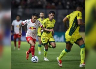Bragantino vence com gol no fim e assume vice-liderança do Brasileiro